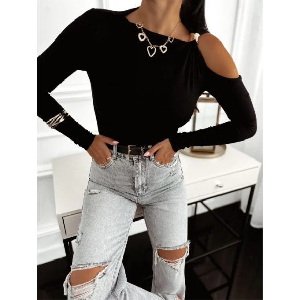 Rugalmas anyagú, fekete felső, nőies vállkivágással