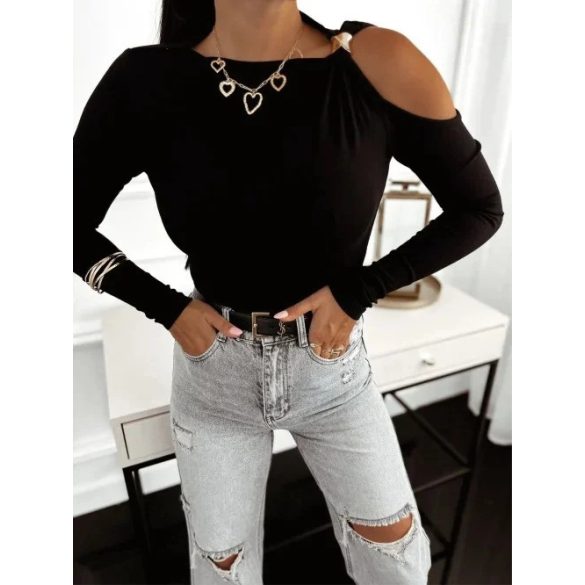 Rugalmas anyagú, fekete felső, nőies vállkivágással