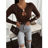 Rugalmas anyagú, barna kivágott felső, aranydísszel